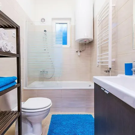 Apartment Parking, Ac, 2 Bedroom Design Flat In The Center *