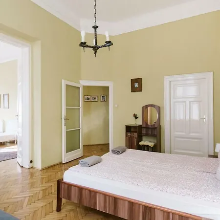 Chain Bridge Apartment Budapest