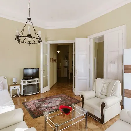 Chain Bridge Apartment