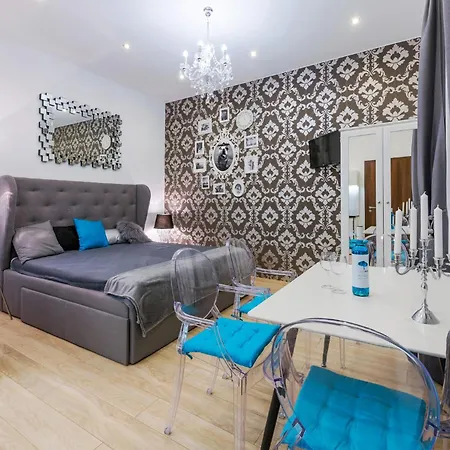 Parking, Ac, 2 Bedroom Design Flat In The Center *