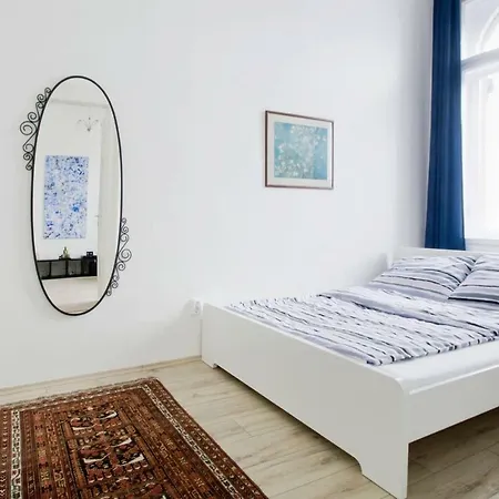 Andrassy Apartmán *