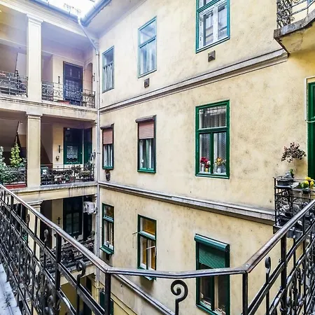 Bpr Colorlib Art Apartment Budapest