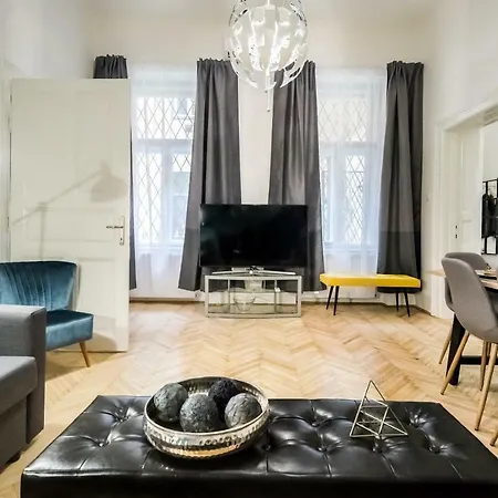 Apartment Bpr Colorlib Art Budapest