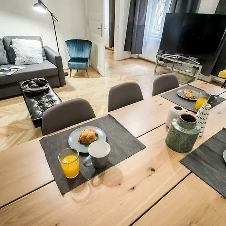 Bpr Colorlib Art Apartment