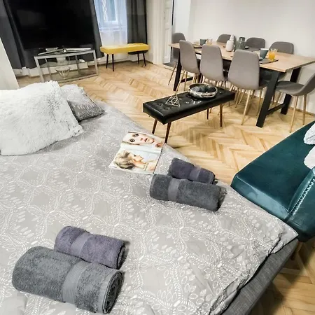 Bpr Colorlib Art Apartment Budapest