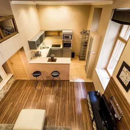 Stones And Wood With Ac Apartman *