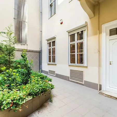 Stones And Wood With Ac Apartman