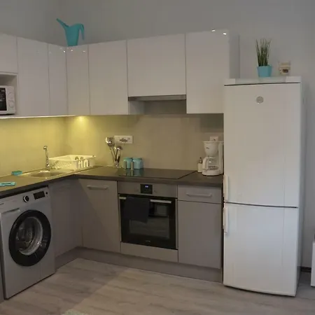 Petra's Tranquil Nest In Downtown Apartment