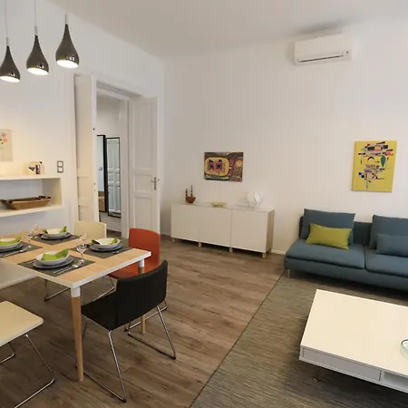 Paulay Apartment *