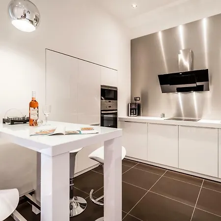 Bpr Luxe De Noir Et Blanc Apartment Budapest