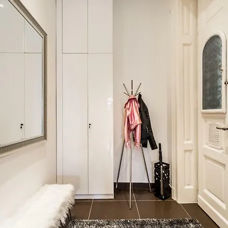 Bpr Luxe De Noir Et Blanc Apartment Budapest