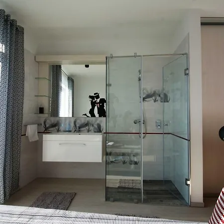 Karinflats - Jazzy Apt. Apartment