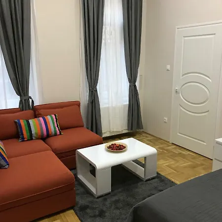 Lovely Near To Danube Riverside Apartment *