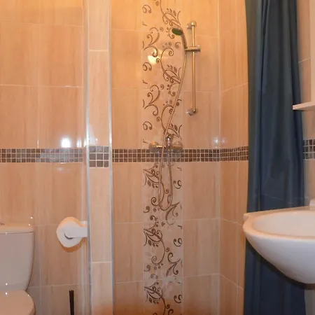 No. 11 With 2 Bathrooms Next To Railway Station Apartment *