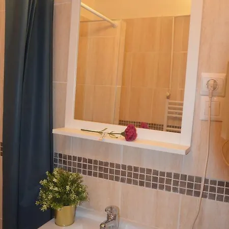 No. 11 With 2 Bathrooms Next To Railway Station Apartment *