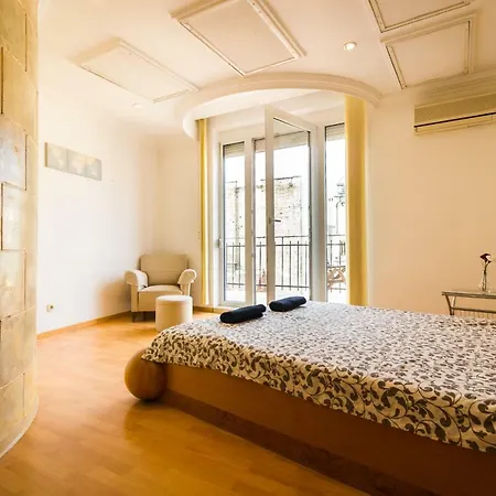 65 Négyzetméteres, 1 Hálószobás, 1 Saját Fürdőszobával Rendelkező Apartman 5. Kerület - Belváros Te