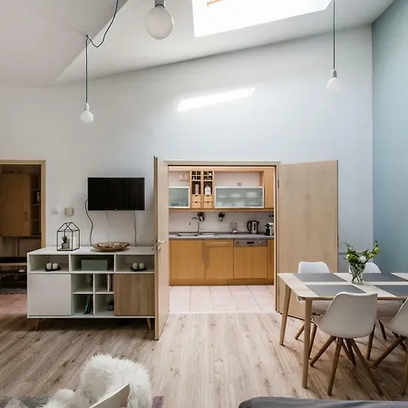 Sunlit Forest In The Centre Apartment *