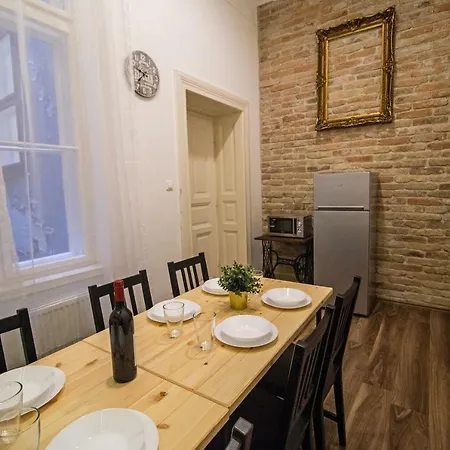 Cheerful And Cozy 2 Bedrooms 2 Bathrooms With Location Apartment *