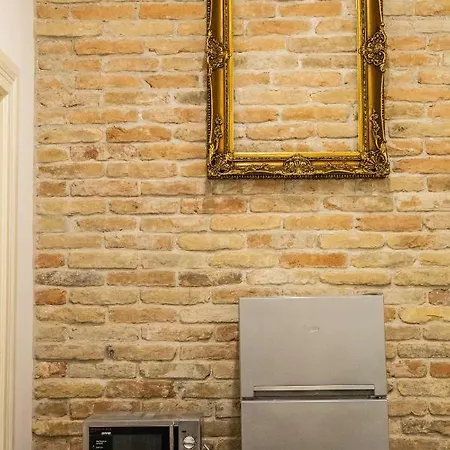 Cheerful And Cozy 2 Bedrooms 2 Bathrooms With Location Apartment *