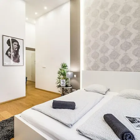 Hello Downtown - Movie Apartamento Budapest