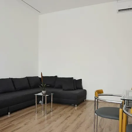 Free Garage!!! Downtown Near The New York Coffee House Apartment