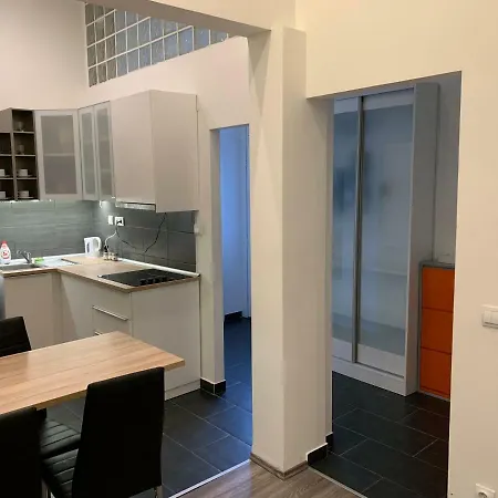 Nefelejcs Utca 9 *