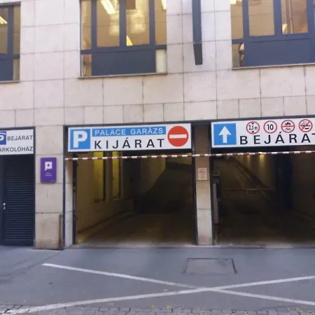 Free Garage!!! Downtown Near The New York Coffee House Apartment Budapest