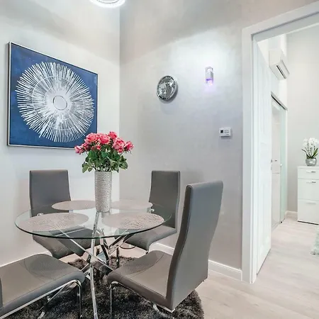 Silver Apartman *