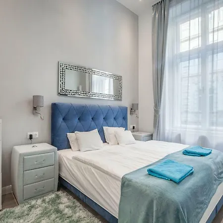 Silver Apartman