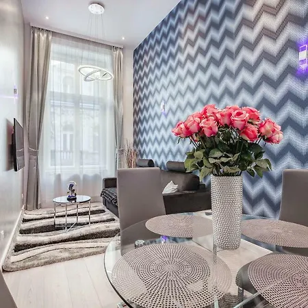 Silver Apartman