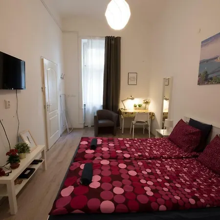 No. 11 With 2 Bathrooms Next To Railway Station * Budapest