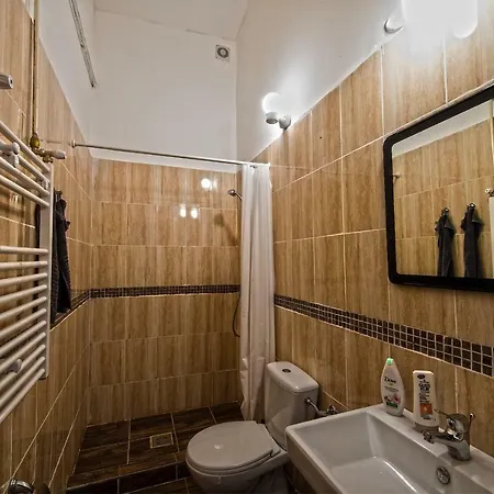 No. 11 With 2 Bathrooms Next To Railway Station Apartment *