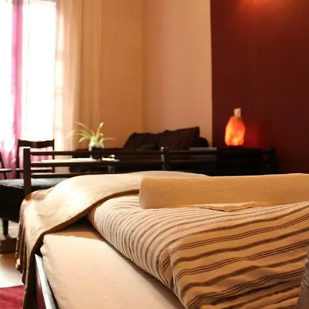 Yasmine Flat * Budapest