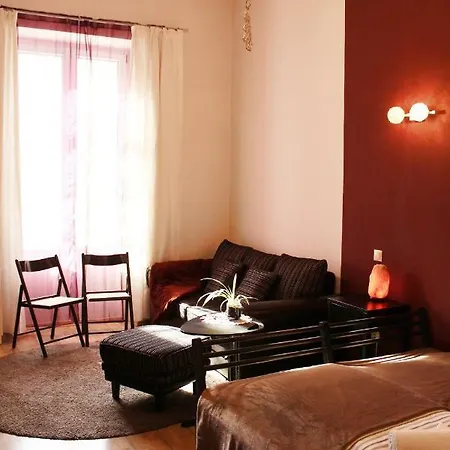 Yasmine Flat Budapest