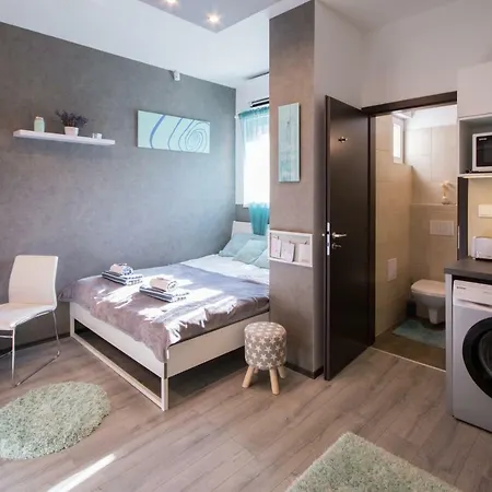 Apartment Petra's Tranquil Nest In Downtown *