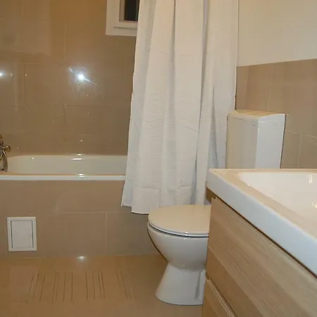 Apartment 3 Bedrooms Suite, 2 Bathrooms, Balcony At Opera