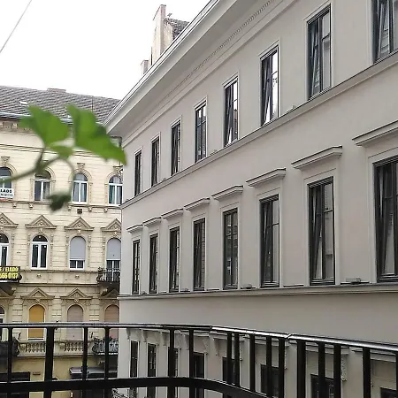 Apartment 3 Bedrooms Suite, 2 Bathrooms, Balcony At Opera *