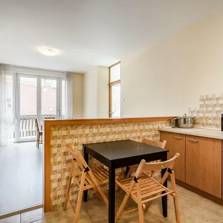 Bpr Vivid Downtown Vibe With Balcony * Budapeşte