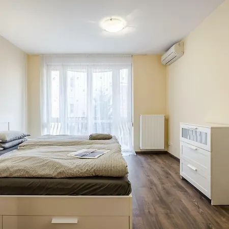 Bpr Vivid Downtown Vibe With Balcony * Budapest