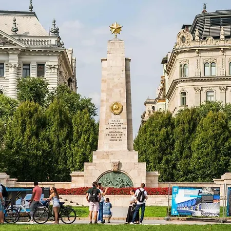 Modern 2 Bedroom With Free Airport Transfer * Budapest