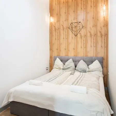 Modern 2 Bedroom With Free Airport Transfer Budapest