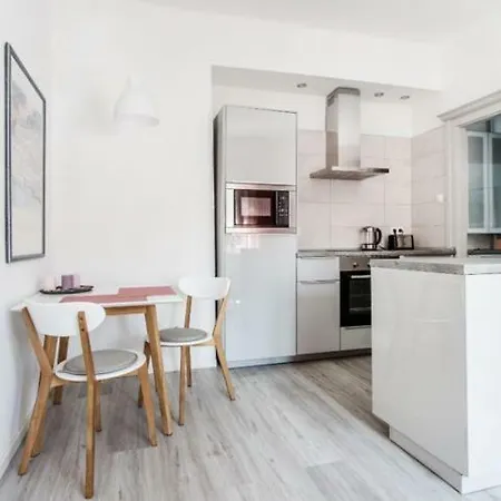 Kincsem Apartment *
