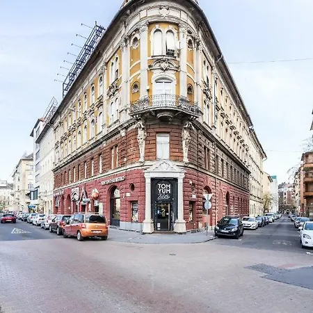 Bpr Thrill Design With A/c Budapest