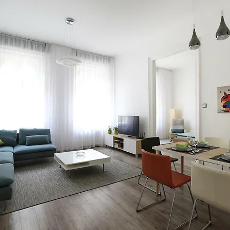 Paulay Apartment