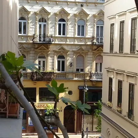 3 Bedrooms Suite, 2 Bathrooms, Balcony At Opera Budapest