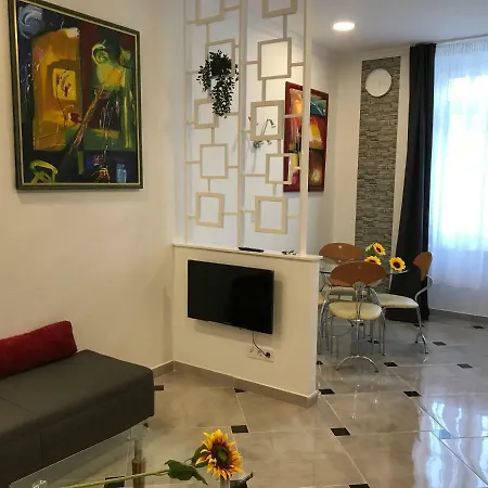 Sunflowers Apartment