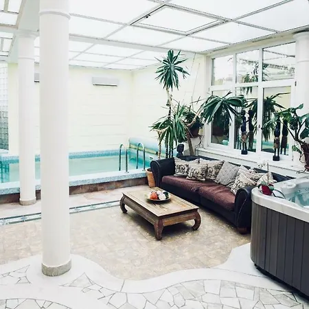 St. Peter's With Swimming Pool