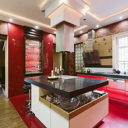 Luxury View On To The Castle Apartment *