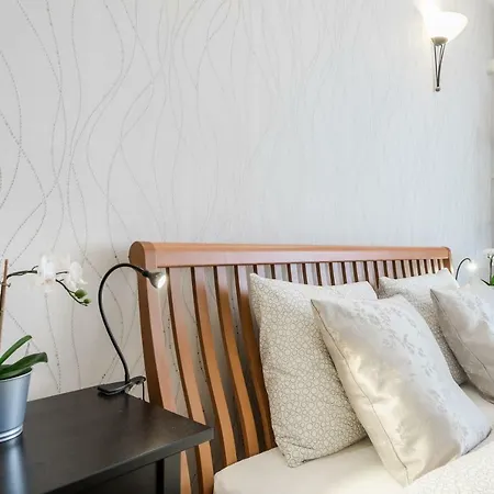 Apartment Bpr Golden Corner With Balcony & A/c Budapest