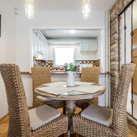 Apartment Bpr Golden Corner With Balcony & A/c